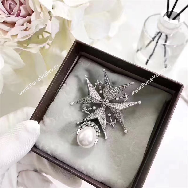 AlexanderMcqueen brooch 3834