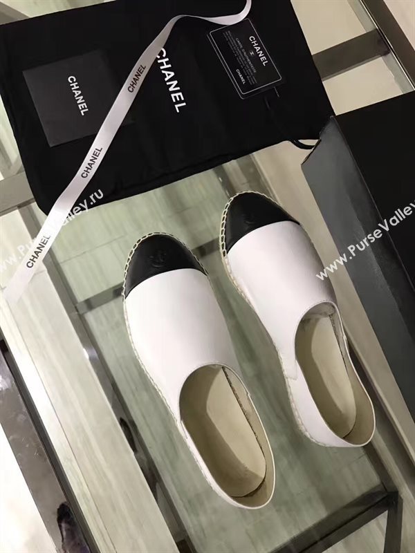 Chanel calfskin flat black white shoes 3944