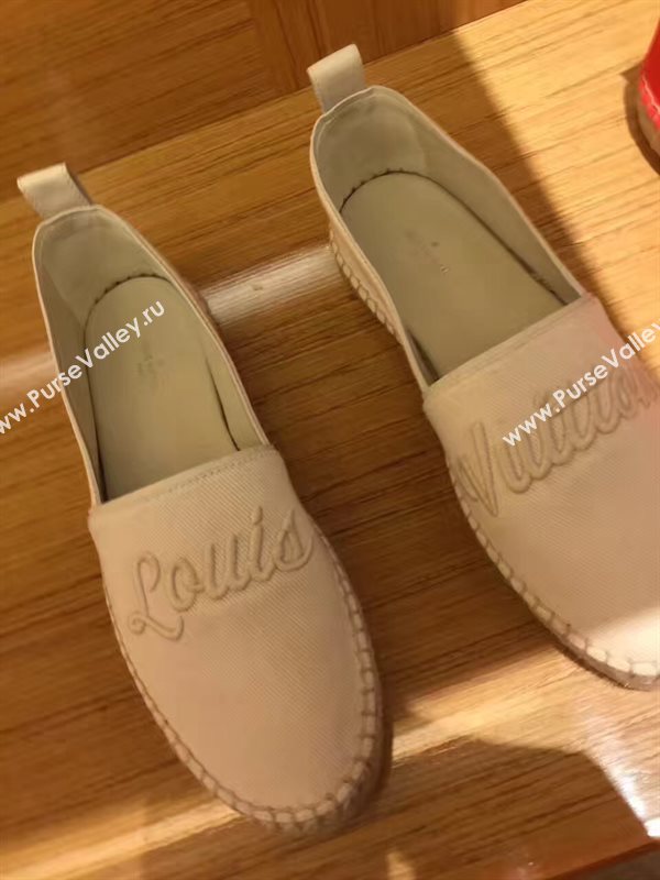 LOUIS VUITTON LV cream flat shoes 3931