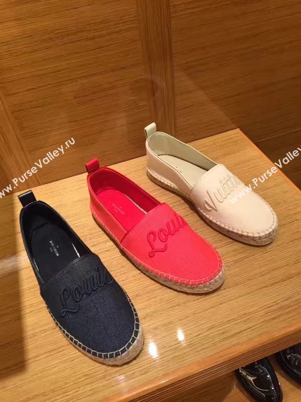 LOUIS VUITTON LV cream flat shoes 3931