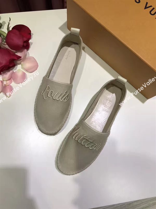 LOUIS VUITTON LV gray flat shoes 3934