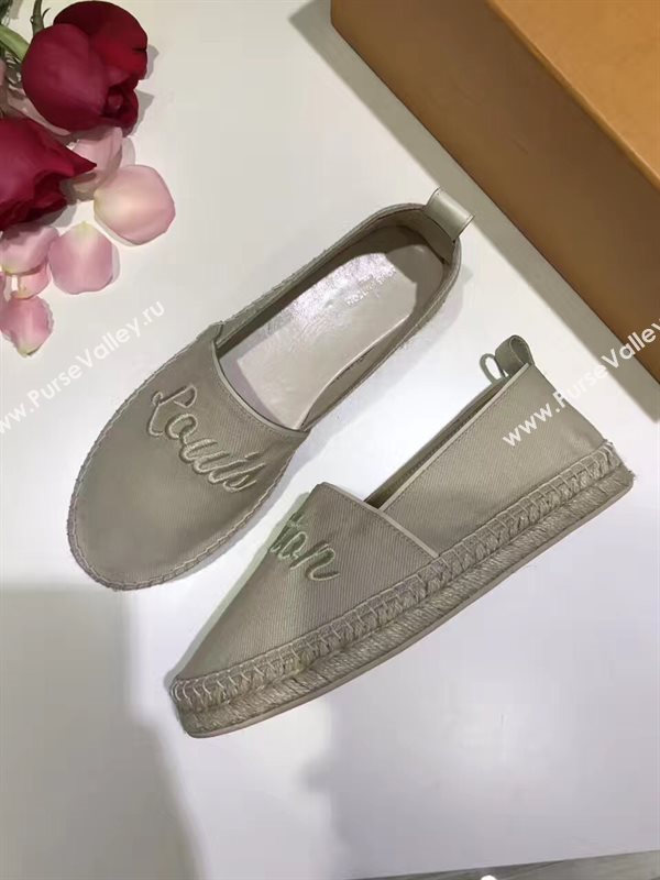 LOUIS VUITTON LV gray flat shoes 3934