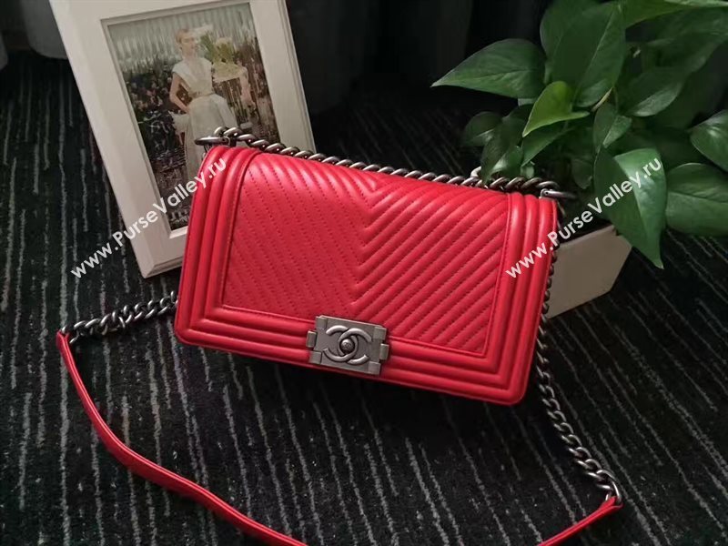 Chanel A67086 lambskin new V medium le red boy bag 6241
