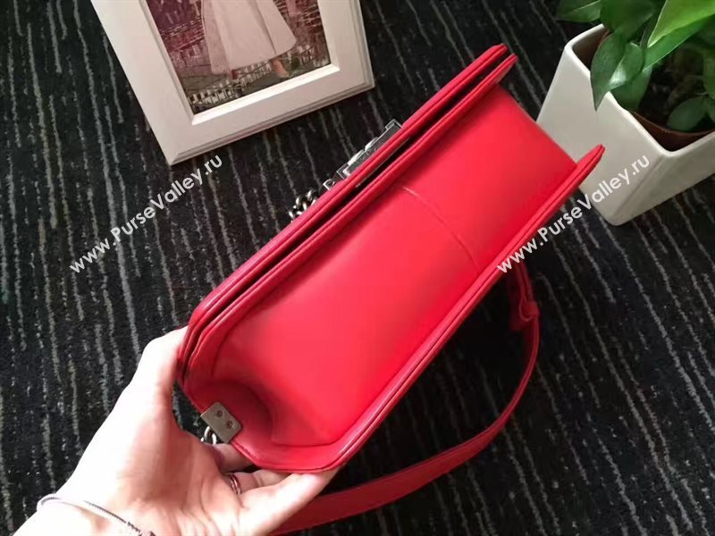 Chanel A67086 lambskin new V medium le red boy bag 6241