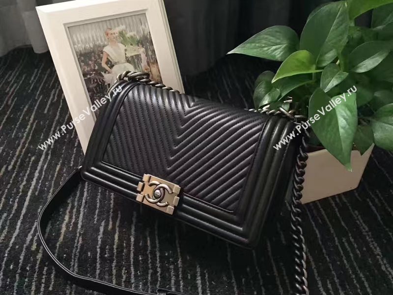 Chanel A67086 lambskin new V medium le black boy bag 6239