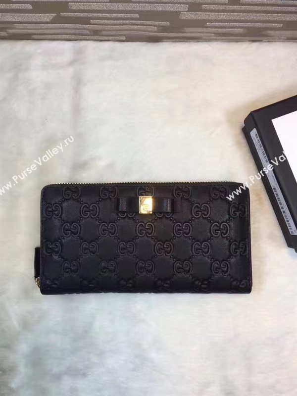Gucci black wallet GG bag 6304