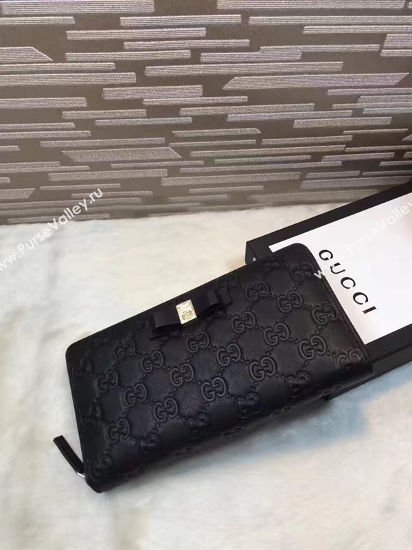 Gucci black wallet GG bag 6304