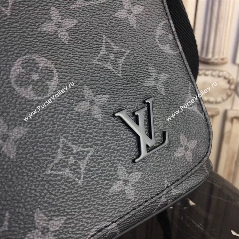 Men LV Louis Vuitton Monogram District Small Messenger Bag M44000 Handbag Gray 6642