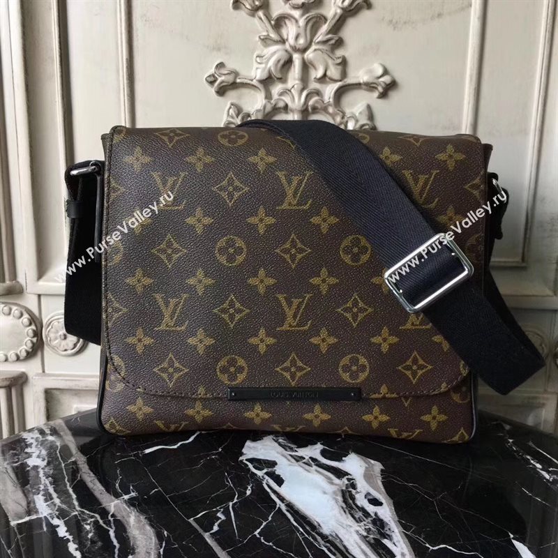 Men LV Louis Vuitton Monogram District Small Messenger Bag M40935 Handbag Brown 6644