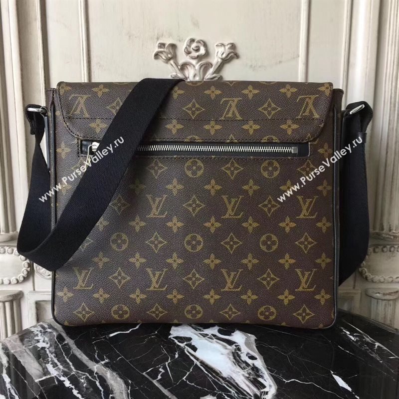 Men LV Louis Vuitton Monogram District Medium Messenger Bag M40934 ...