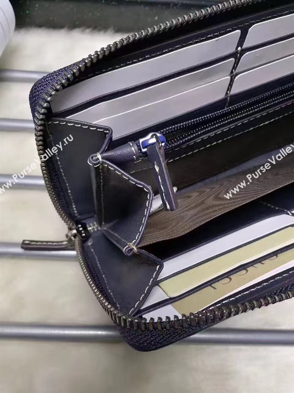 Gucci gray GG wallet zipper bag 6600
