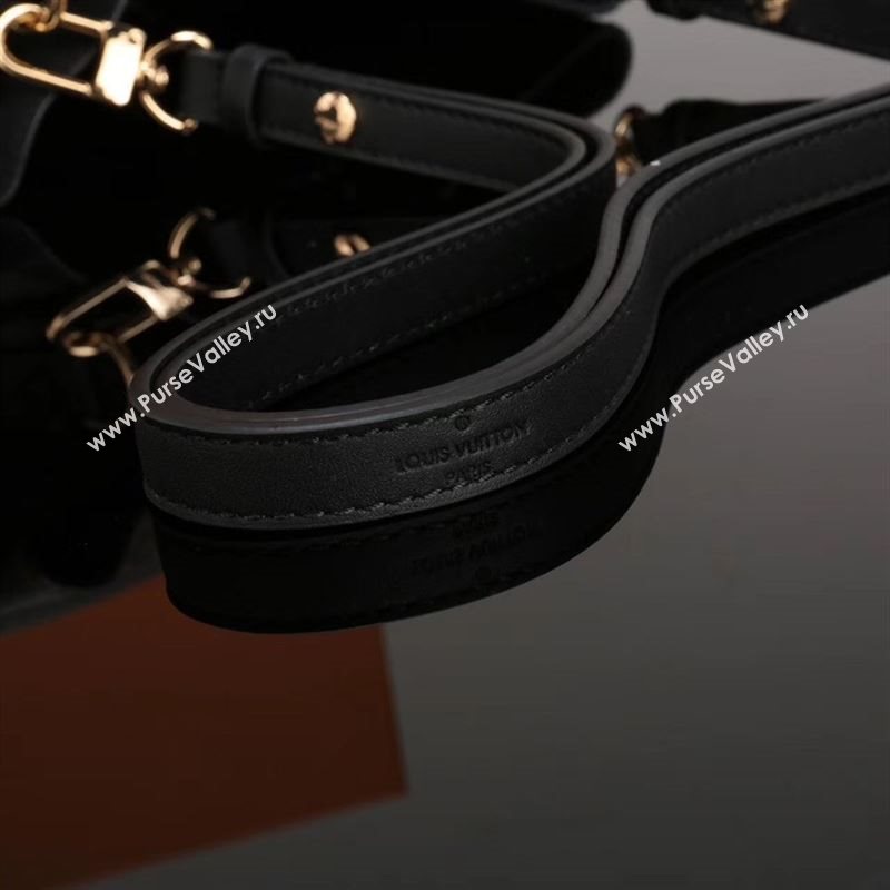LV Louis Vuitton M44020 Monogram NEONOE Bag Handbag Black