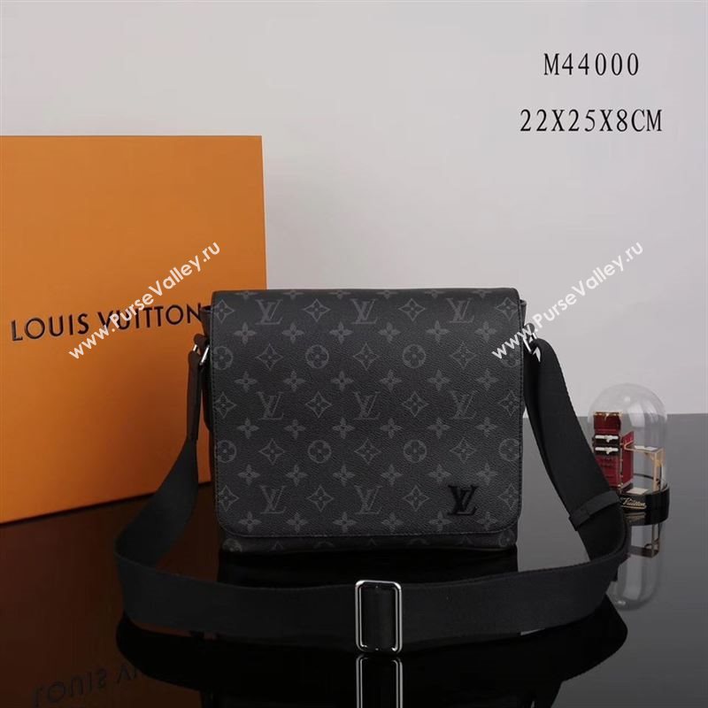 Men LV Louis Vuitton M44000 District Messenger Bag Monogram Handbag Gray