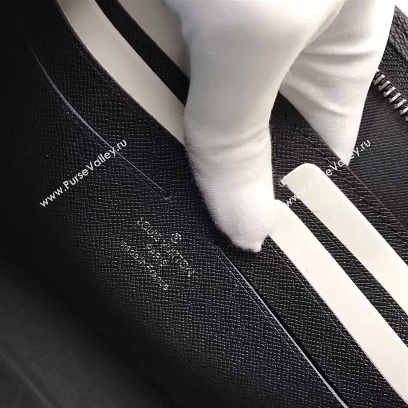 replica Louis Vuitton LV Pochette Voyage MM Clutch Handbag Monogram Bag M63039 Black&White