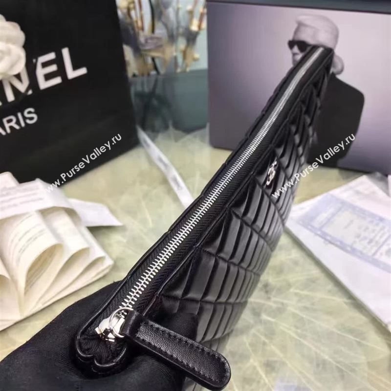 Chanel Clutch bag 17300