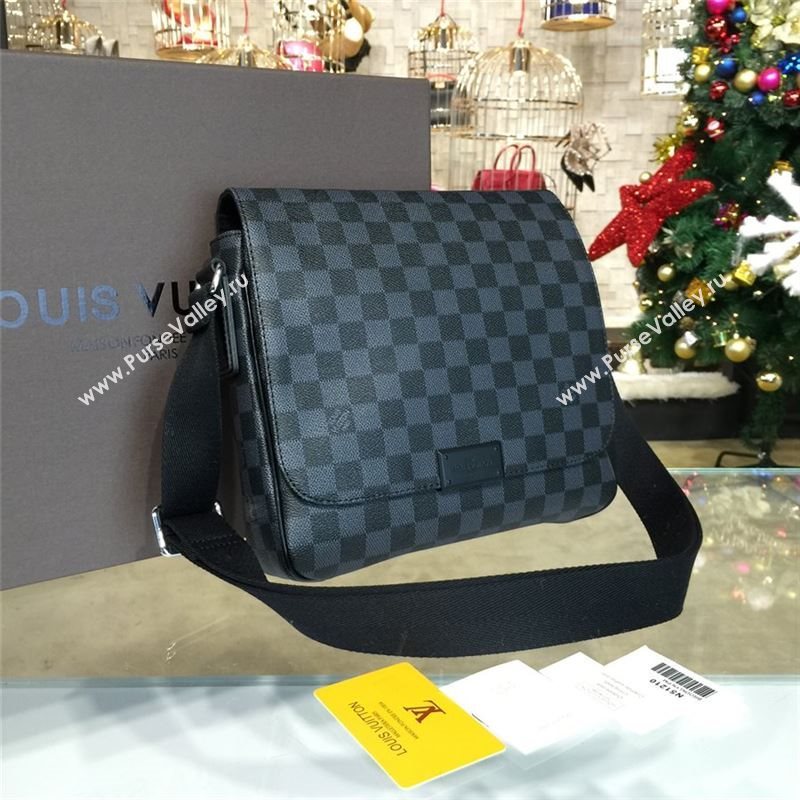 LOUIS VUITTON DISTRICT PM 8316