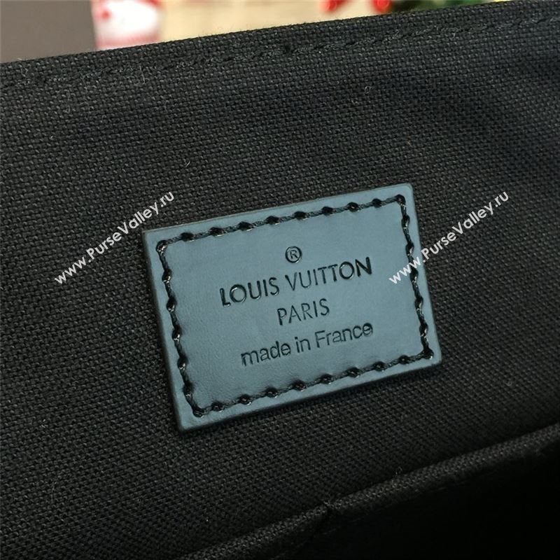 LOUIS VUITTON DISTRICT PM 8316