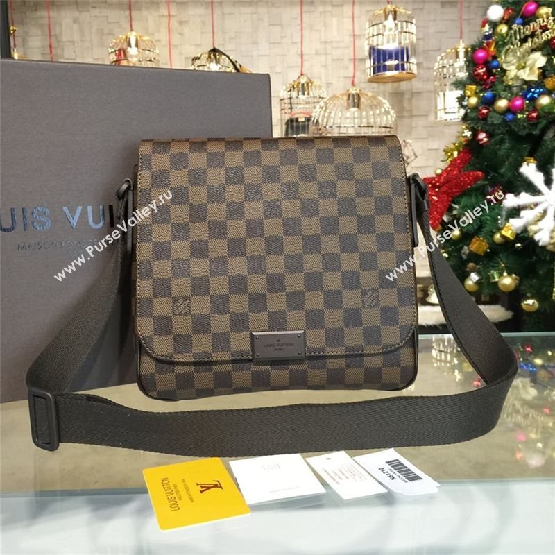 LOUIS VUITTON DISTRICT PM 8318