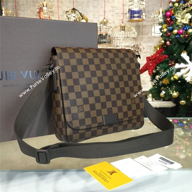 LOUIS VUITTON DISTRICT PM 8318