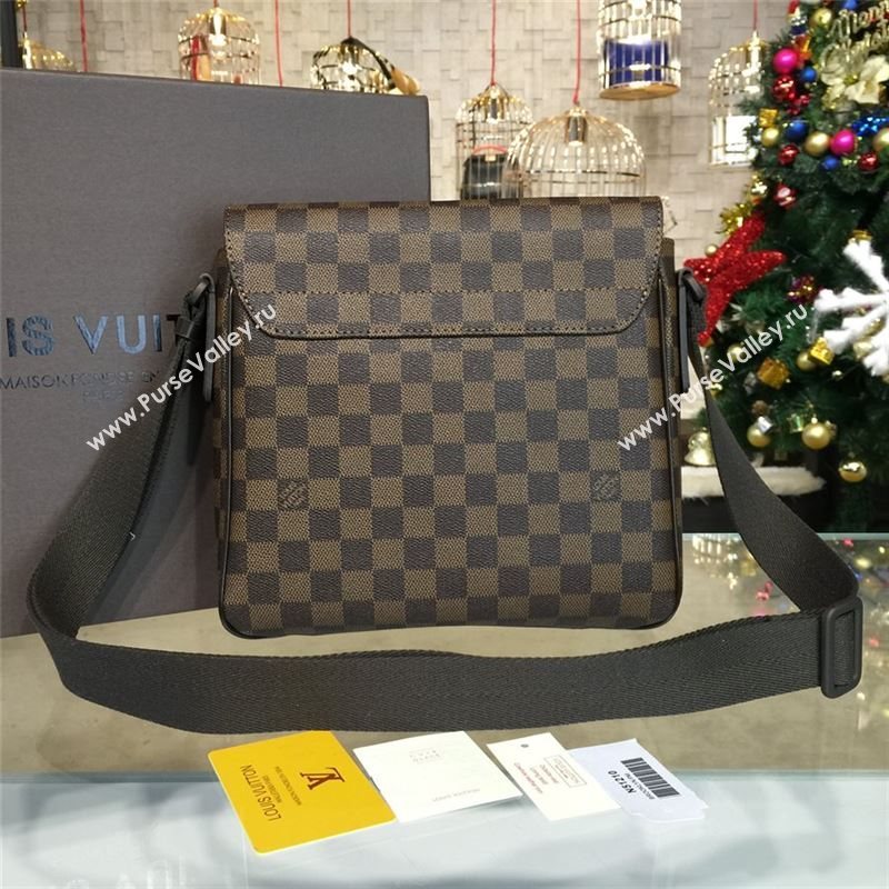 LOUIS VUITTON DISTRICT PM 8318