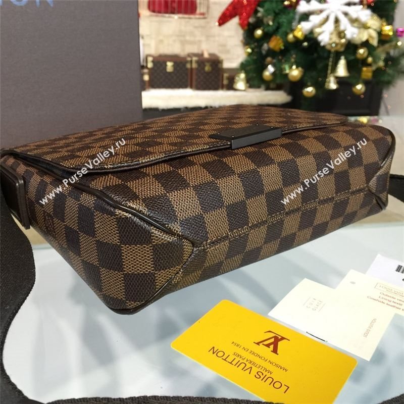 LOUIS VUITTON DISTRICT PM 8318