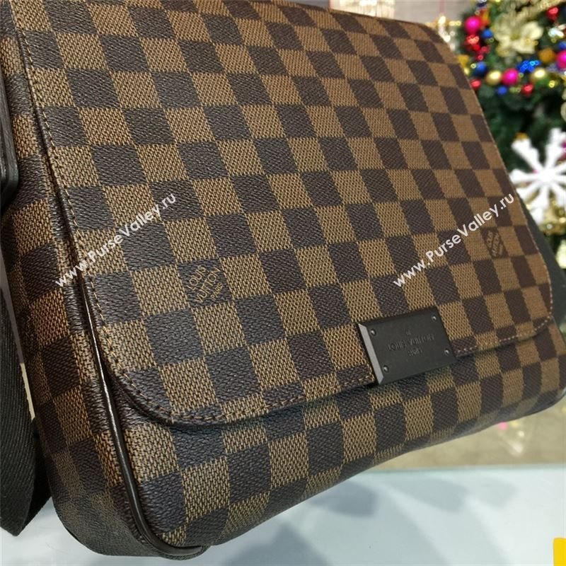 LOUIS VUITTON DISTRICT PM 8318