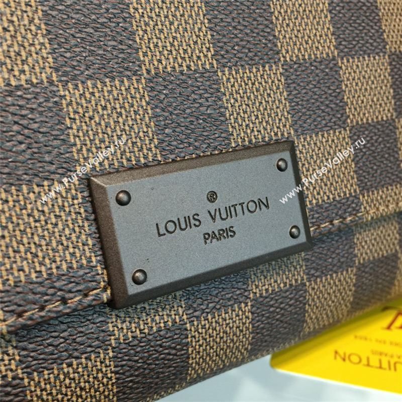 LOUIS VUITTON DISTRICT PM 8318