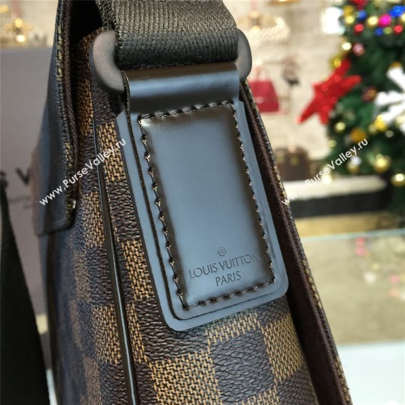 LOUIS VUITTON DISTRICT PM 8318