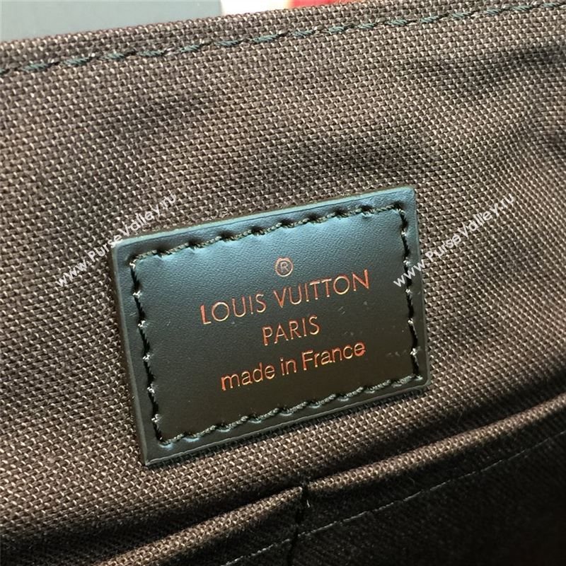 LOUIS VUITTON DISTRICT PM 8318