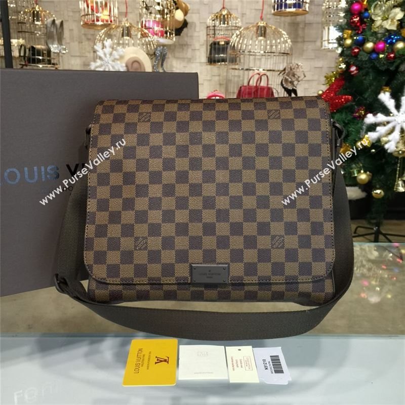 LOUIS VUITTON DISTRICT MM 8320