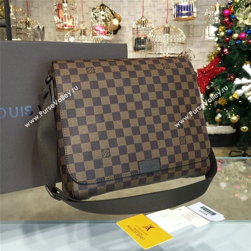 LOUIS VUITTON DISTRICT MM 8320