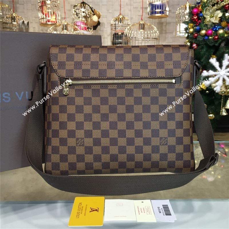 LOUIS VUITTON DISTRICT MM 8320