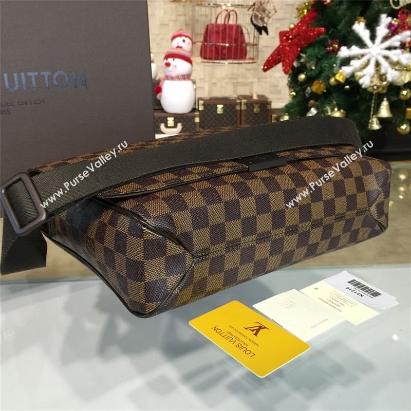 LOUIS VUITTON DISTRICT MM 8320