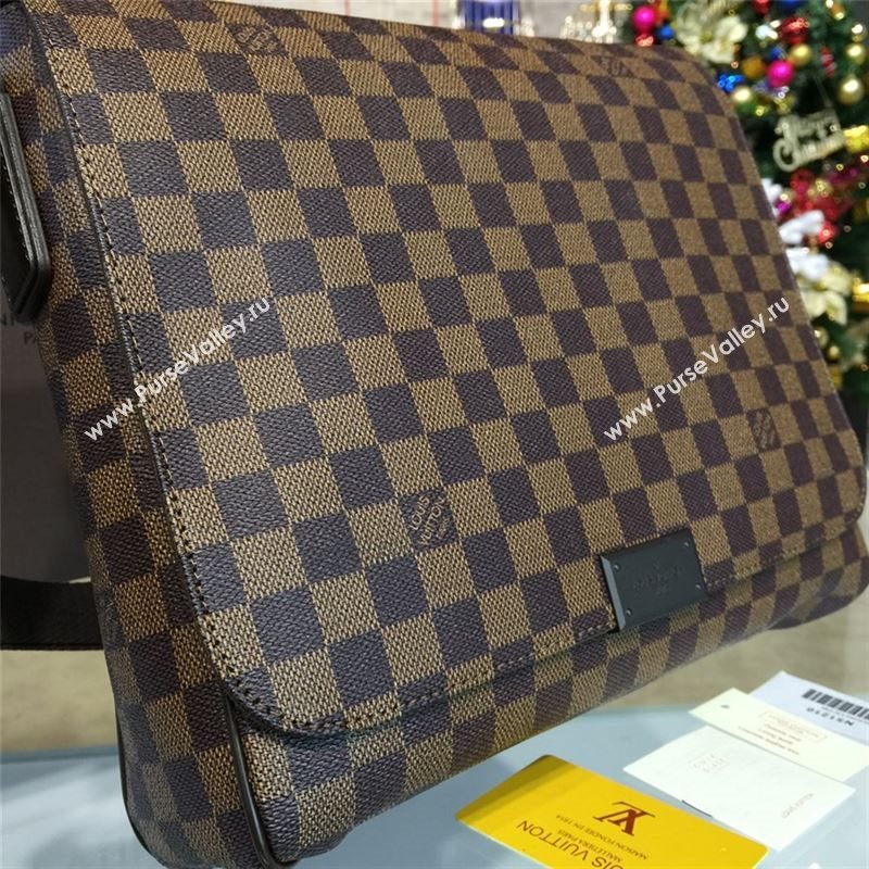 LOUIS VUITTON DISTRICT MM 8320