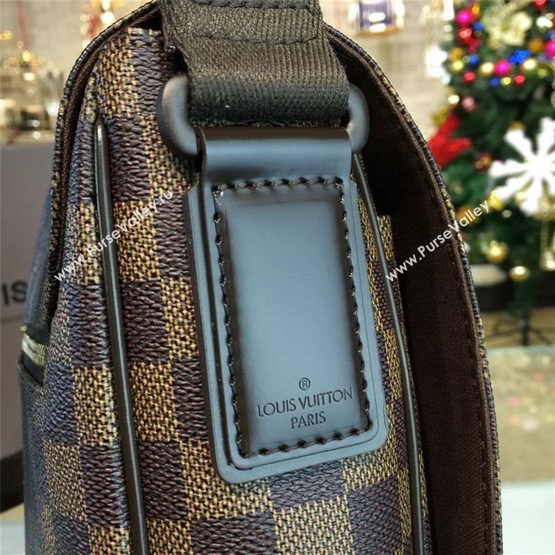 LOUIS VUITTON DISTRICT MM 8320