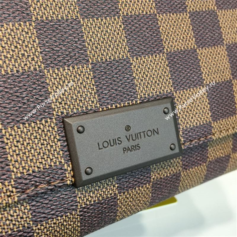 LOUIS VUITTON DISTRICT MM 8320