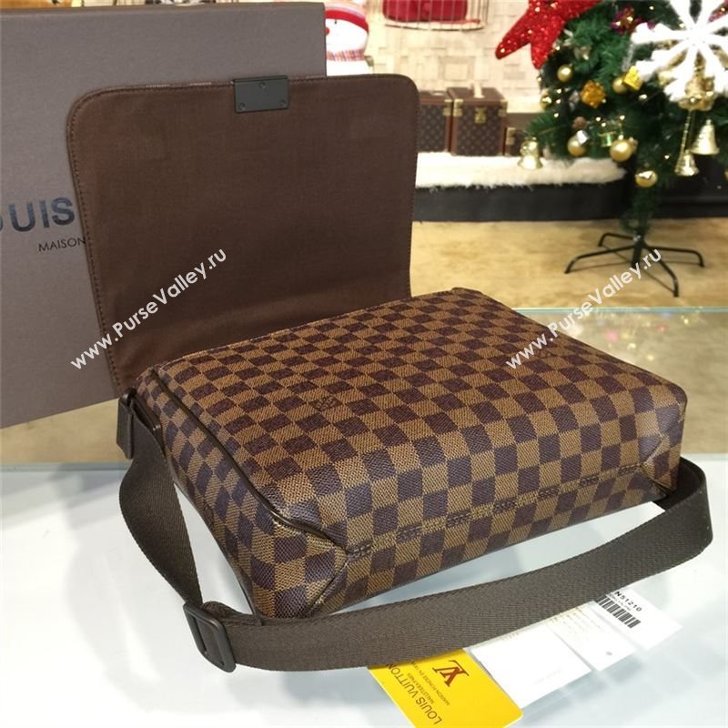 LOUIS VUITTON DISTRICT MM 8320