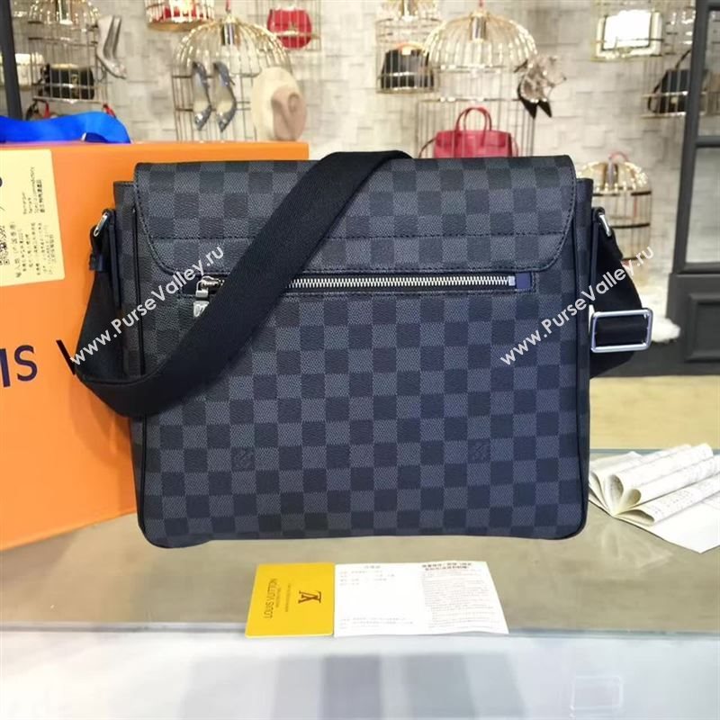 Louis Vuitton DISTRICT 79984