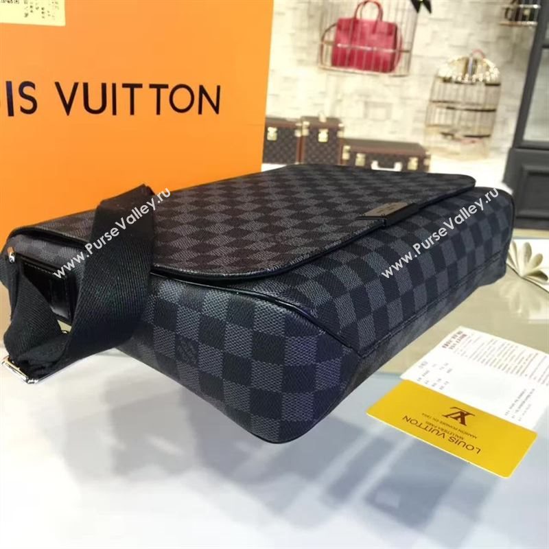 Louis Vuitton DISTRICT 79984