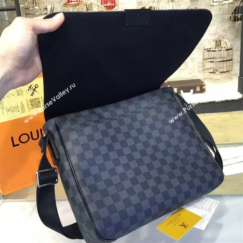 Louis Vuitton DISTRICT 79984