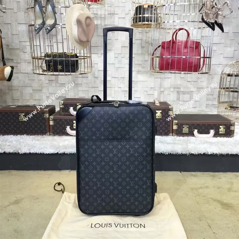 Louis Vuitton Travel box 85689