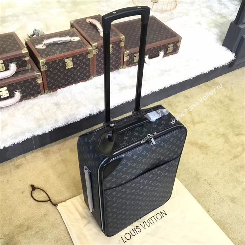 Louis Vuitton Travel box 85689