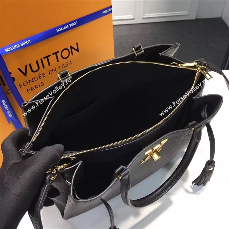 Louis Vuitton Lockmeto 95027