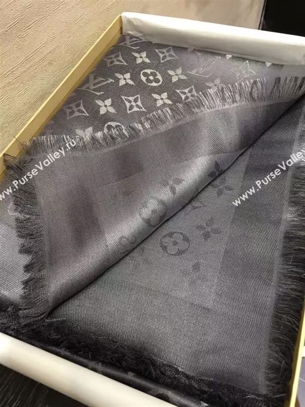 Louis Vuitton scarf 127667