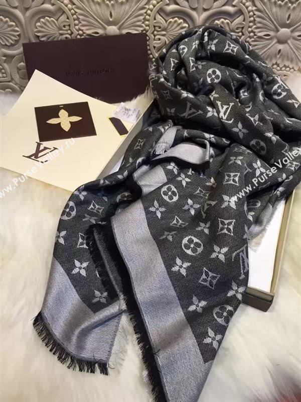 Louis Vuitton scarf 127412