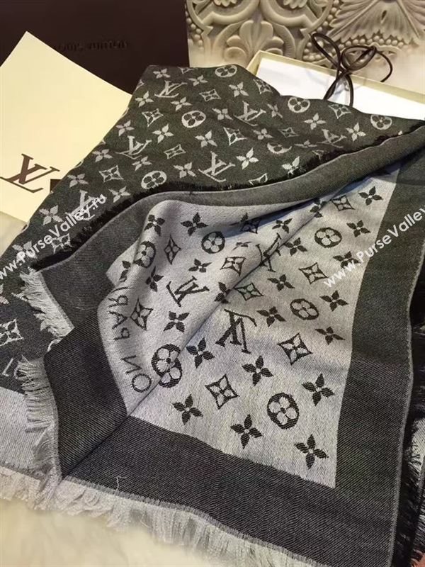 Louis Vuitton scarf 127412