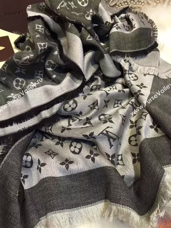 Louis Vuitton scarf 127412