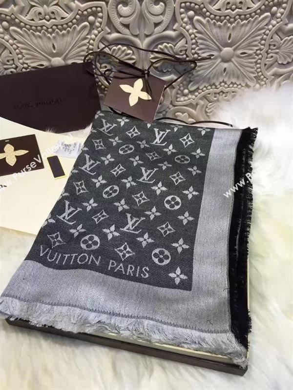 Louis Vuitton scarf 127412