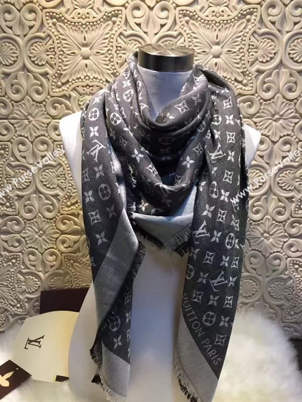 Louis Vuitton scarf 127412