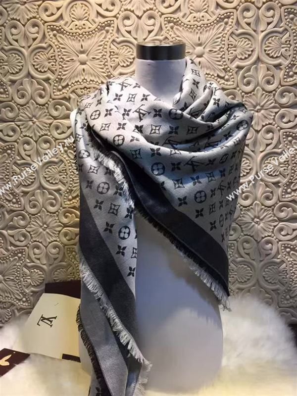 Louis Vuitton scarf 127412